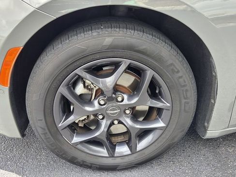 Used 2020 Chrysler Pacifica Touring-L Plus w/ Advanced Safetytec Group FWD image 8