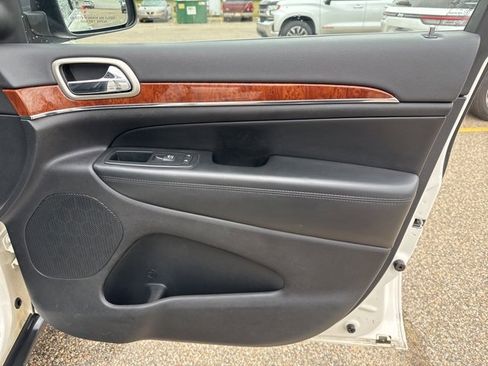 Used 2011 Jeep Grand Cherokee Limited image 21