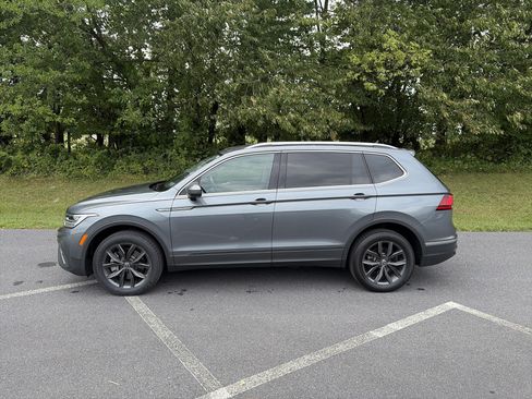 Used 2023 Volkswagen Tiguan SE AWD/4WD image 8