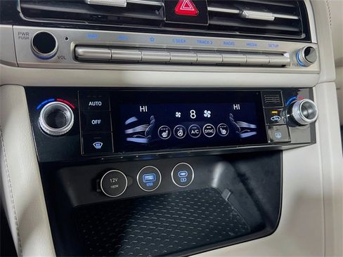 Used 2024 Genesis G70 2.5T image 21