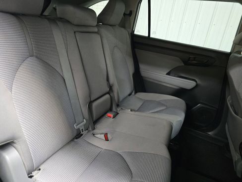 Used 2020 Toyota Highlander L AWD/4WD image 16