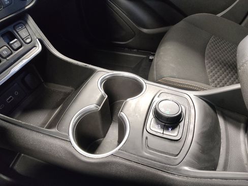 Used 2020 GMC Terrain SLE FWD image 26