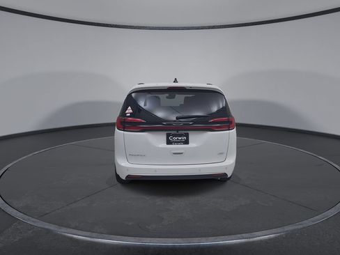 New 2027 Chrysler Pacifica Select AWD/4WD image 13