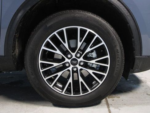 Used 2025 Ford Escape SE image 36