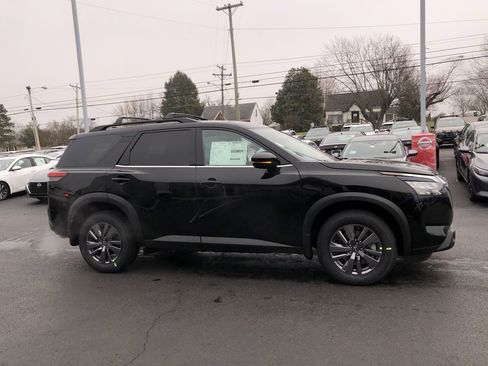 New 2025 Nissan Pathfinder SV image 14
