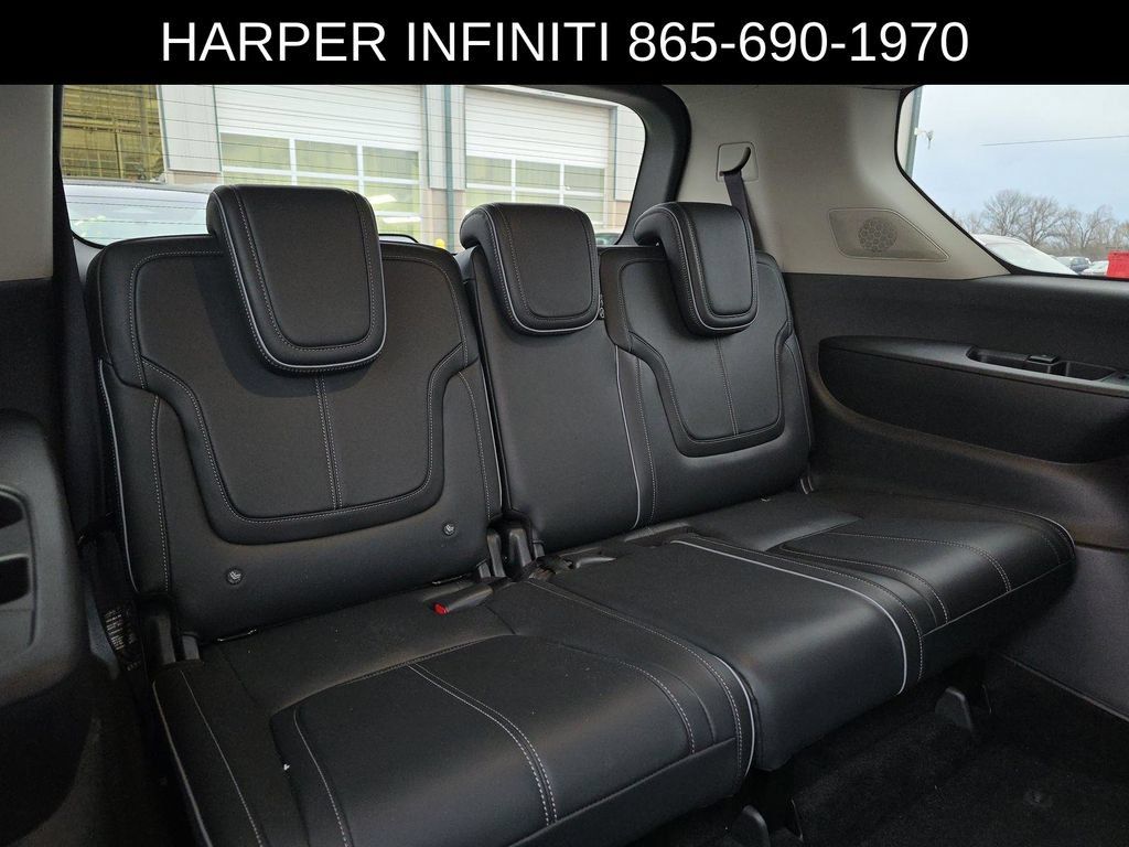 Used 2025 INFINITI QX80 Sensory AWD/4WD image 9