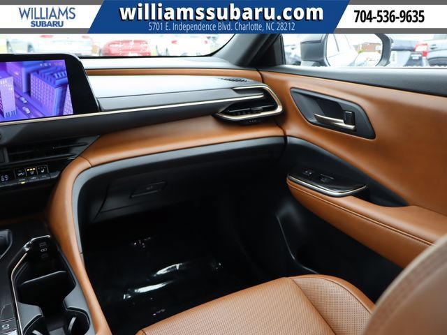 Used 2025 Toyota Crown Signia AWD/4WD image 11