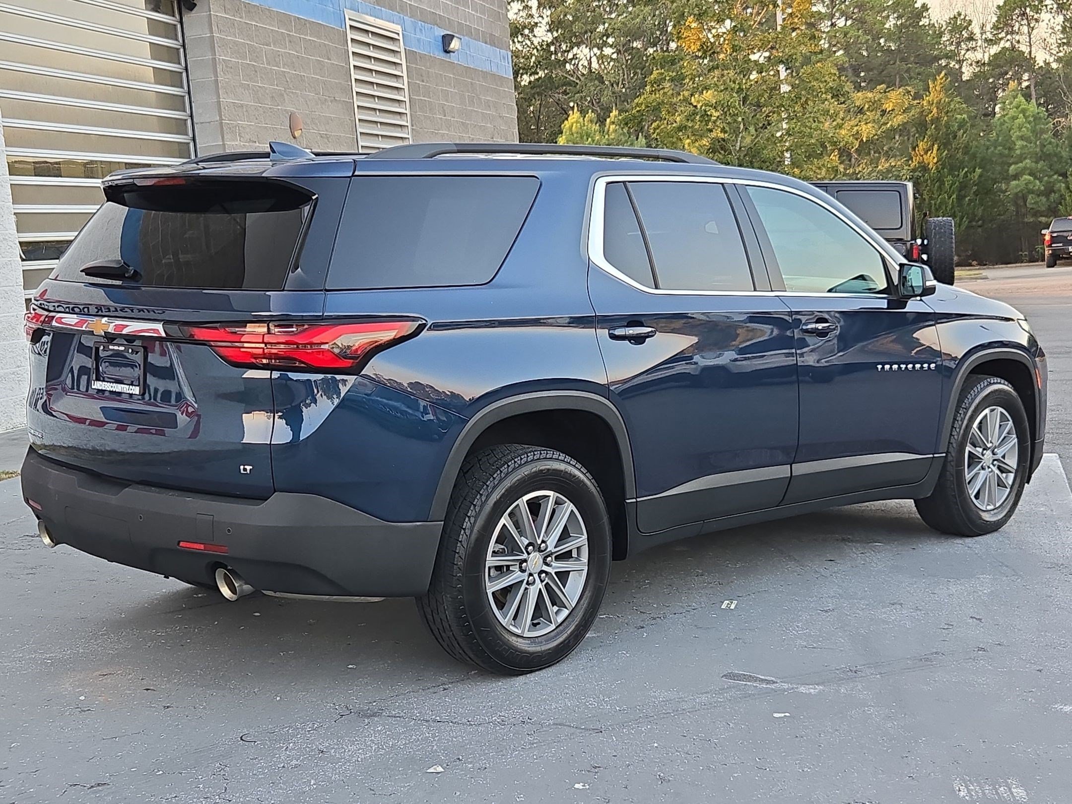 Used 2022 Chevrolet Traverse LT FWD image 7