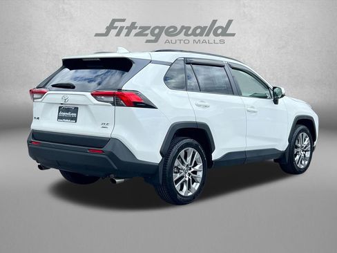 Used 2019 Toyota RAV4 XLE Premium w/ Cold Weather Package AWD/4WD image 8