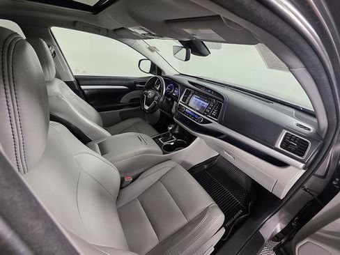 Used 2018 Toyota Highlander XLE AWD/4WD image 15