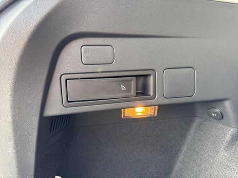 Used 2019 Volkswagen Tiguan SE image 30