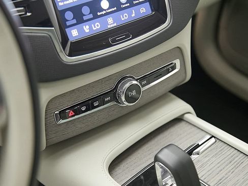 Certified 2023 Volvo XC90 T8 Plus w/ Protection Package Premier AWD/4WD image 15