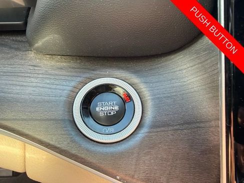 Used 2025 Jeep Grand Cherokee Limited w/ Luxury Tech Group II AWD/4WD image 37