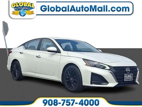 Used 2025 Nissan Altima 2.5 SV w/ SV Special Edition Package FWD image 1