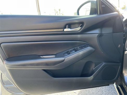 Used 2024 Nissan Altima 2.5 SV image 16