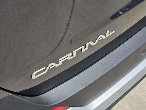 New 2026 Kia Carnival FWD image 8