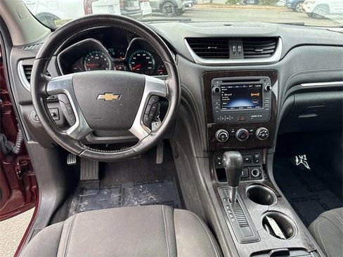 Used 2016 Chevrolet Traverse LT w/ Style and Technology Package image 17