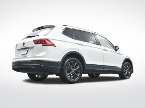 Used 2024 Volkswagen Tiguan SE image 37