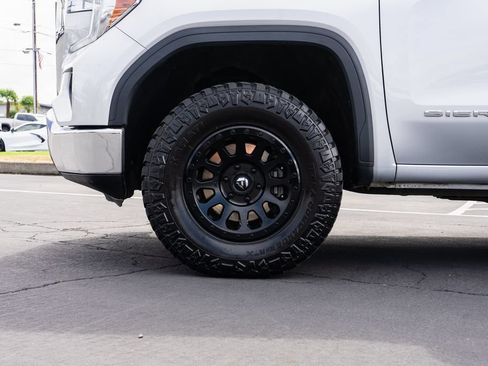 Used 2020 GMC Sierra 1500 SLE w/ X31 Off-Road Package AWD/4WD image 7