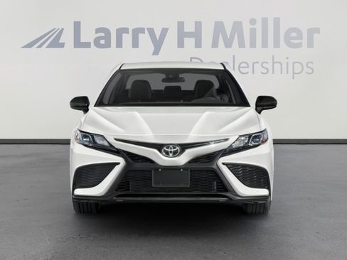 Used 2021 Toyota Camry SE image 4