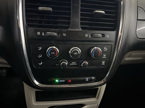 Used 2018 Dodge Grand Caravan SE FWD image 62