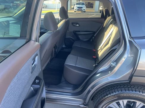 Used 2023 Nissan Rogue SV FWD image 24