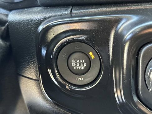 Used 2018 Jeep Wrangler Unlimited Sahara AWD/4WD image 24