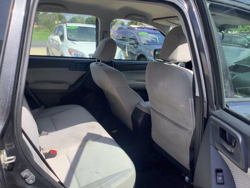 Used 2017 Subaru Forester 2.5i AWD/4WD image 13