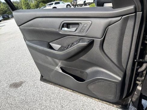 Certified 2025 Nissan Rogue Platinum w/ Platinum Premium Package FWD image 16