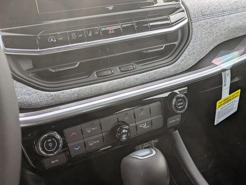 New 2026 Jeep Compass Latitude image 11