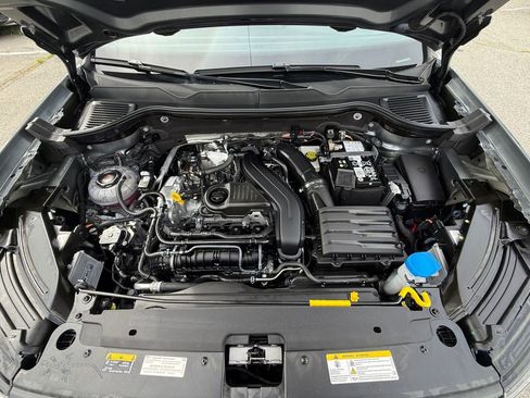 Used 2025 Volkswagen Taos SE w/ Panoramic Sunroof Package FWD image 26
