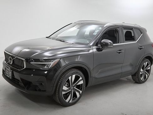 Certified 2024 Volvo XC40 B5 Plus w/ Protection Package Premier image 6