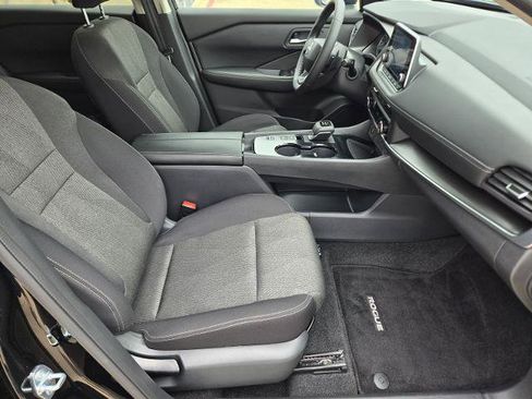 Certified 2025 Nissan Rogue SV FWD image 21