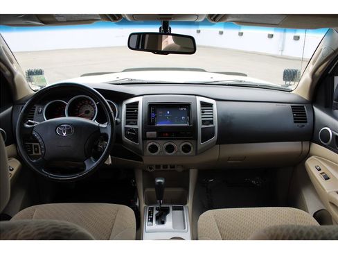 Used 2011 Toyota Tacoma 4x4 Double Cab image 10