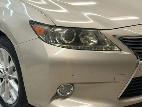 Used 2013 Lexus ES 300h image 6