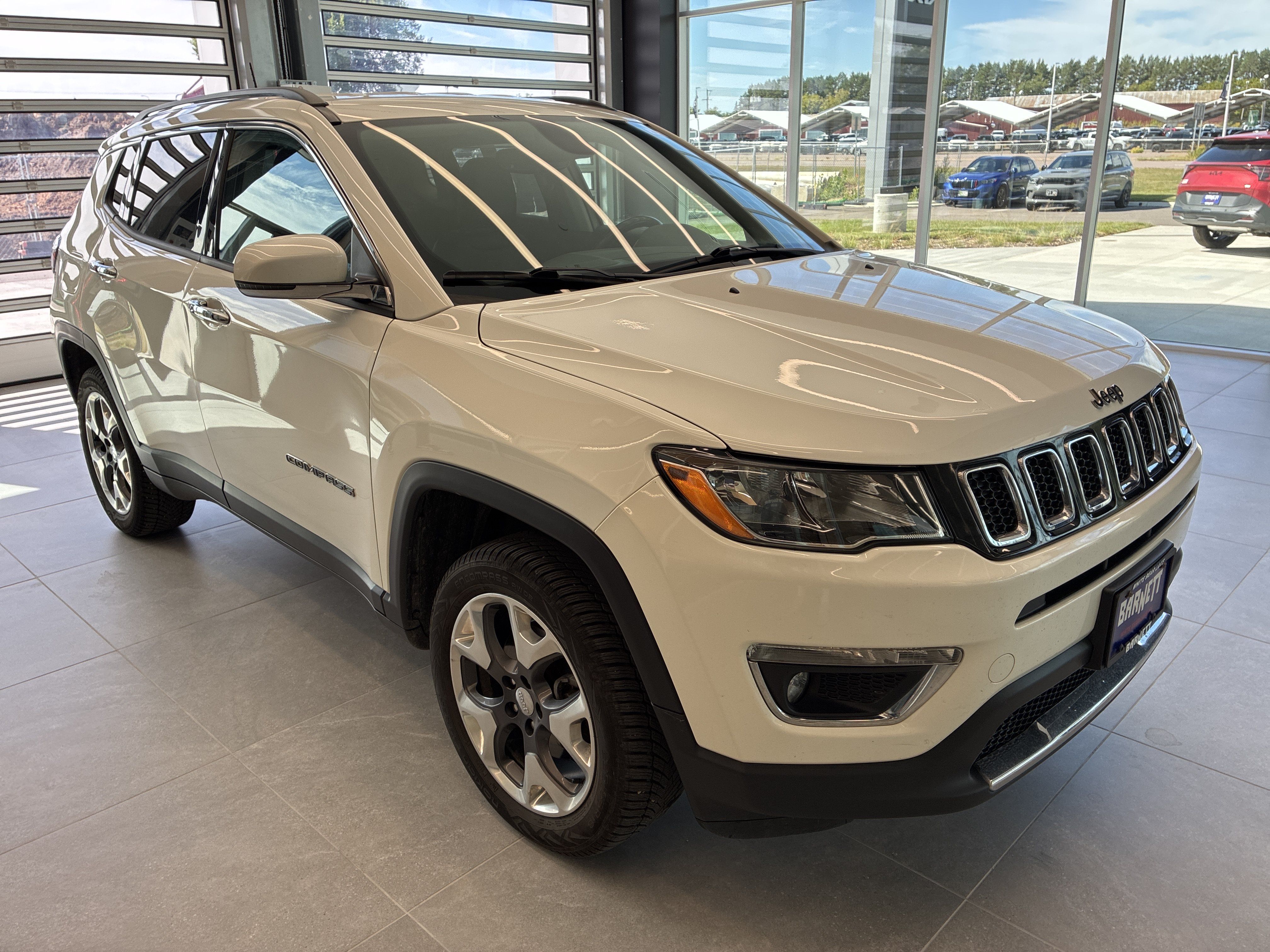 Used 2019 Jeep Compass Limited w/ Safety & Security Group AWD/4WD image 3