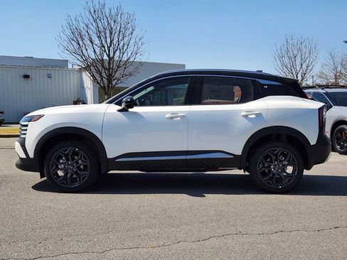 New 2026 Nissan Kicks SR FWD image 2