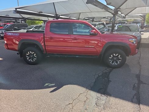 Used 2018 Toyota Tacoma TRD Off-Road w/ Technology Package AWD/4WD image 3