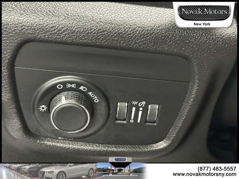 Used 2023 Jeep Grand Cherokee L Laredo image 16