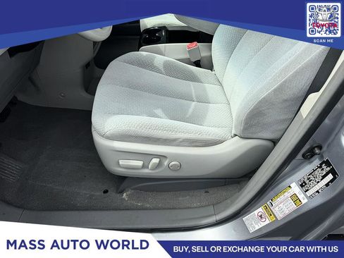 Used 2011 Toyota Sienna LE w/ Towing Pkg FWD image 6