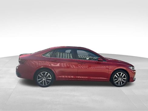 Used 2025 Volkswagen Jetta SE w/ Sunroof Package image 3