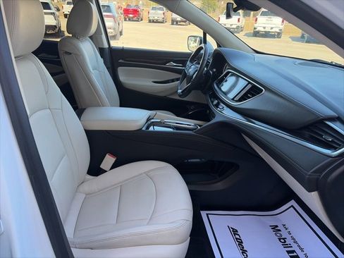Used 2023 Buick Enclave Essence image 20