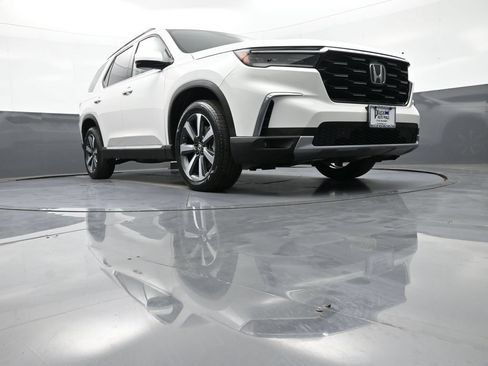 Used 2024 Honda Pilot Touring image 30