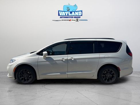 Certified 2021 Chrysler Pacifica Touring-L w/ S Appearance Package image 2