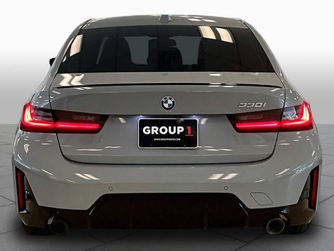 Used 2025 BMW 330i Sedan w/ M Sport Package RWD image 4