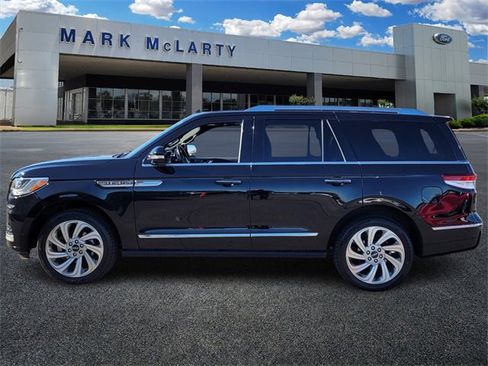 Used 2024 Lincoln Navigator Reserve image 6