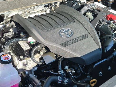 Used 2023 Toyota Highlander XLE FWD image 23