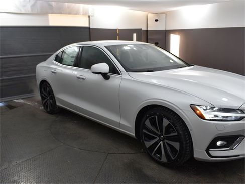 Used 2023 Volvo S60 B5 Ultimate w/ Climate Package image 12