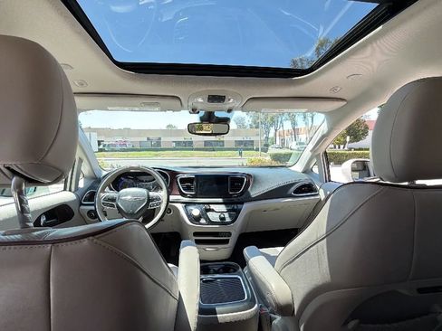 Used 2020 Chrysler Pacifica Limited w/ Advanced Safetytec Group FWD image 23