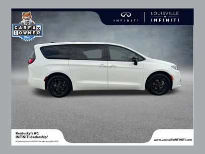 Used 2024 Chrysler Pacifica Limited
